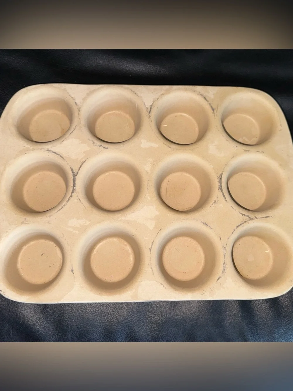 The Pampered Chef Family Heritage Stoneware 12 Cupcake Muffin Pan Baking Stone